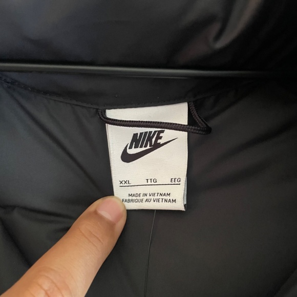 Nike Liverpool FC Windrunner Men’s Down-Fill Vest - Picture 9 of 12